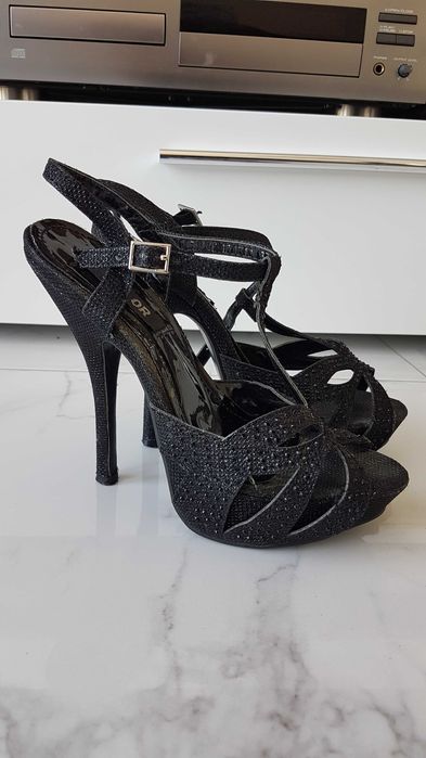 Szpilki. Buty na obcasie. Rozmiar 37