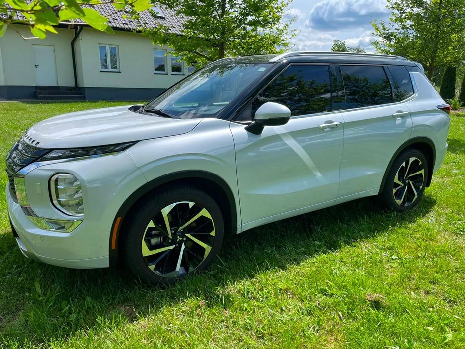 Mitsubishi Outlander Mitsubishi Outlander 2024 4 2,5l benzyna Kanada nie hybryda