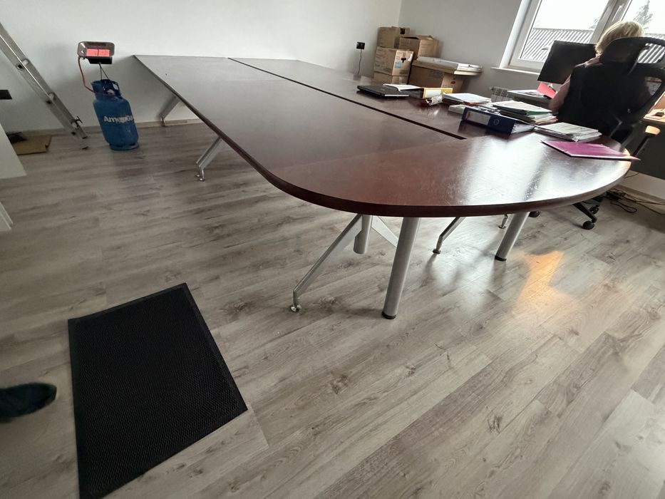 Stół konferencyjny z litego drewna 4,20 m modułowy mahoń