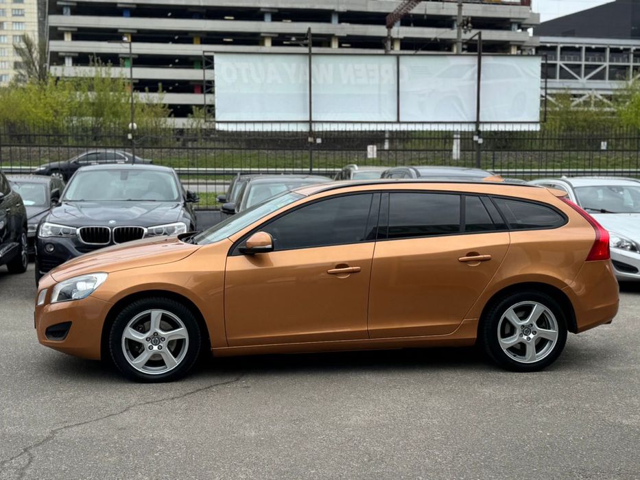 VOLVO V60 1,6 л. D2 не фарбований ВІДЕО