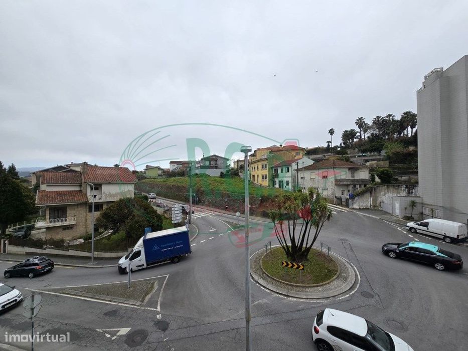 Apartamento T2 Remodelado | Lg Garagem | Localização Privilegiada