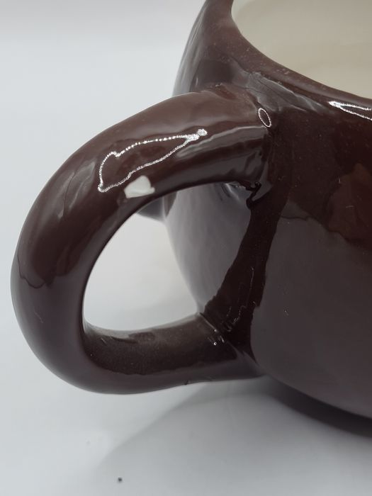 Ceramiczny kubek w kształcie małpki