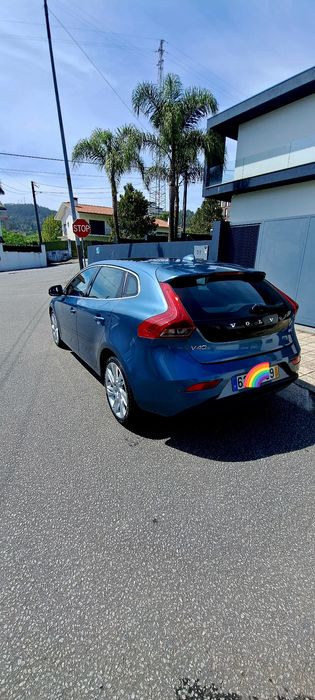 Volvo V40 D2, caixa manual, full extras em excelente estado de conservação