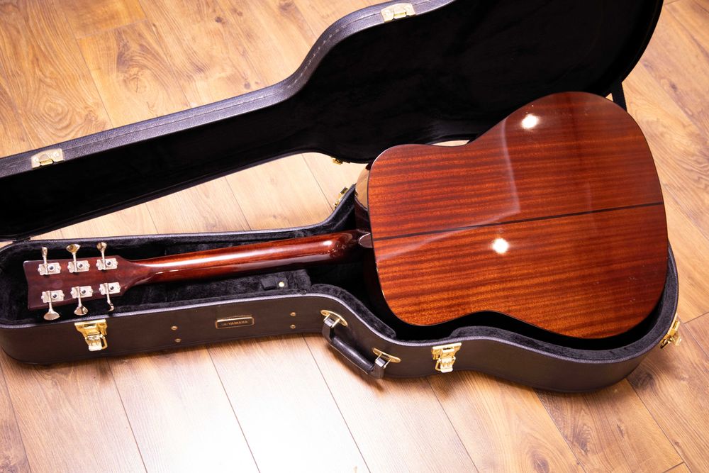 Топовая акустическая гитара YAMAHA FG180-50TH Red label