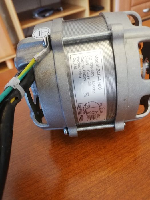 silnik indukcyjny jednofazowy 240 W