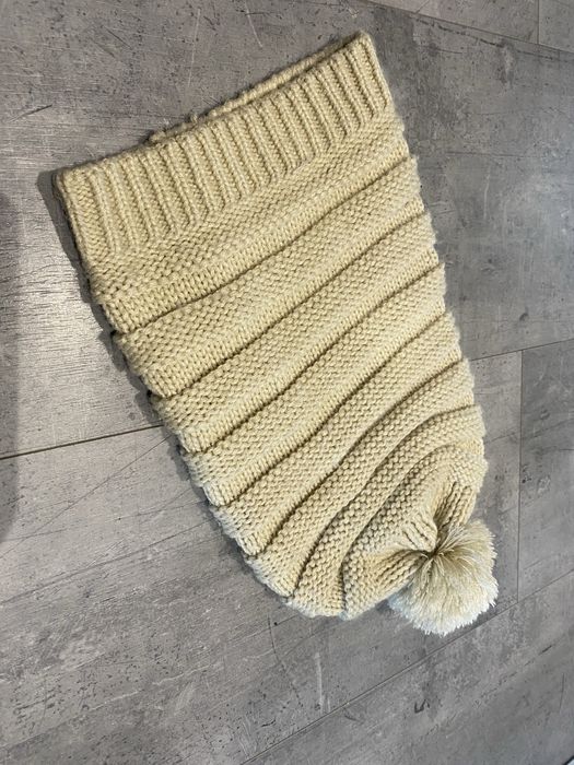 Czapka długa z pomponem