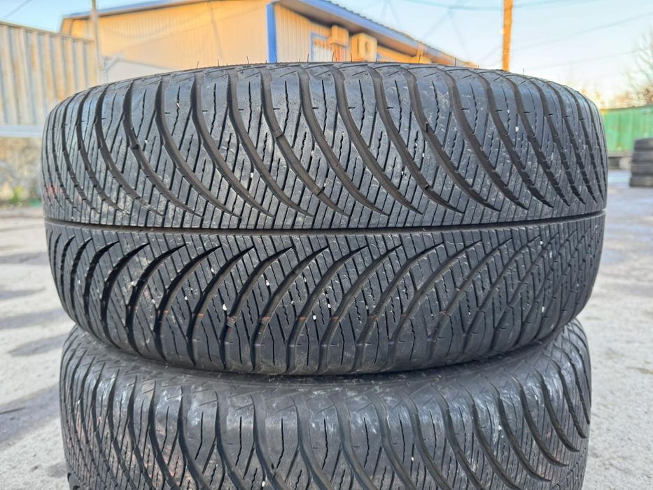Всесезонні шини Goodyear 215/50 R17