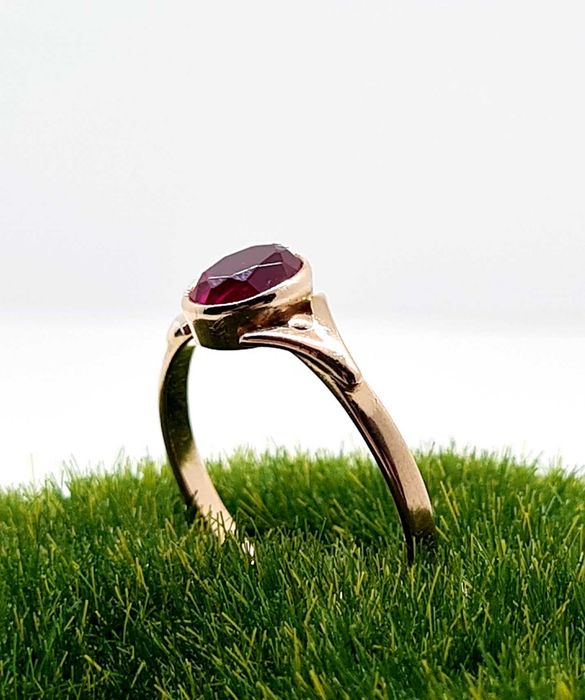 Piękny złoty pierścionek p.583