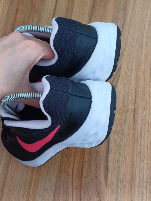 Nike Revolution 6 підліткові літні кросівки / жіночі бігові кросовки сітка 37-38р