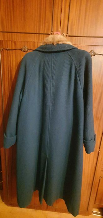 Зимове жіноче пальто з тканини альпака 100% вовна