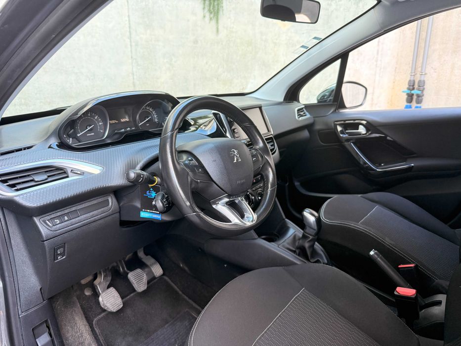 Peugeot 208 1.2 PureTech Style - Desde 92€/mês