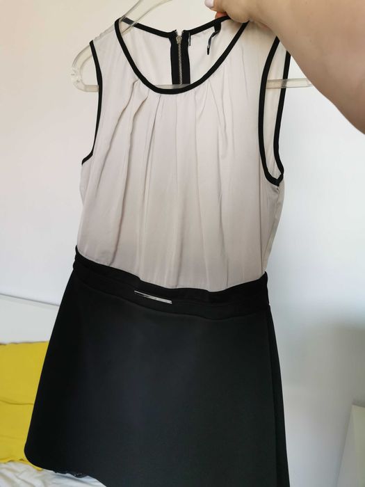 M Sukienka okazjonalna złota klamra wesele rozkloszowana czarna