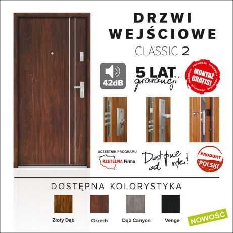 Drzwi zewnętrzne wejściowe do mieszkania w bloku z montażem
