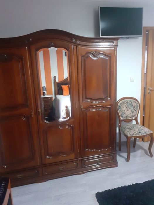 Vende se quarto de casal
