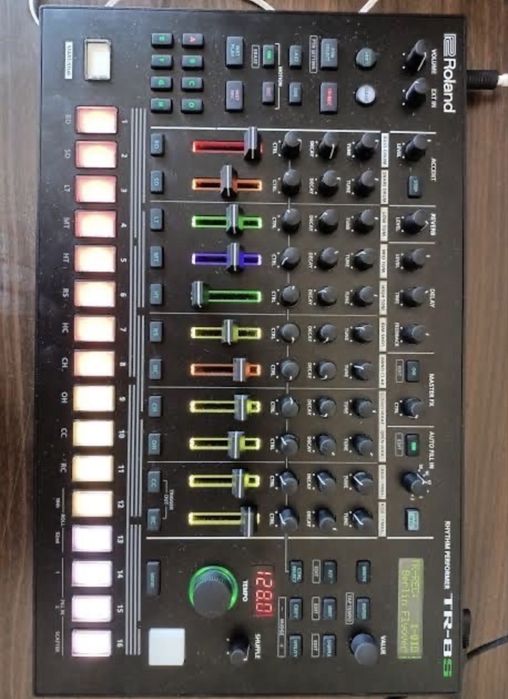 Roland TR-8S Rhythm Performer