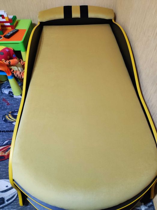 Детская кровать машина