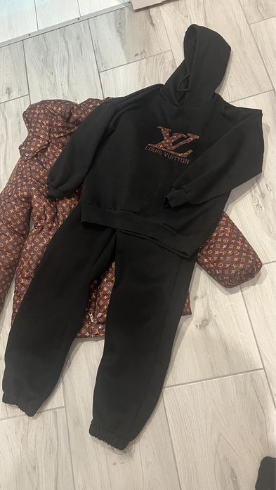 Костюм тройка LV