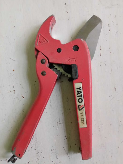 nożyce , obcinak do rur PCV YATO YT - 2231   2 szt