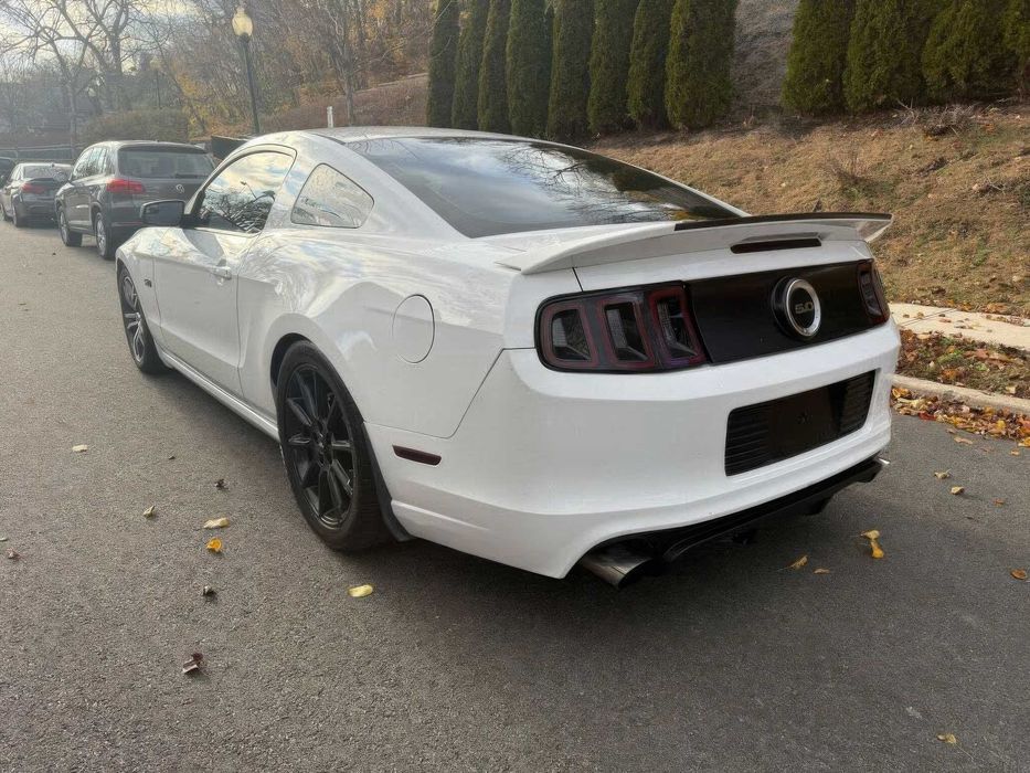 Ford Mustang GT Premium Coupe      2014