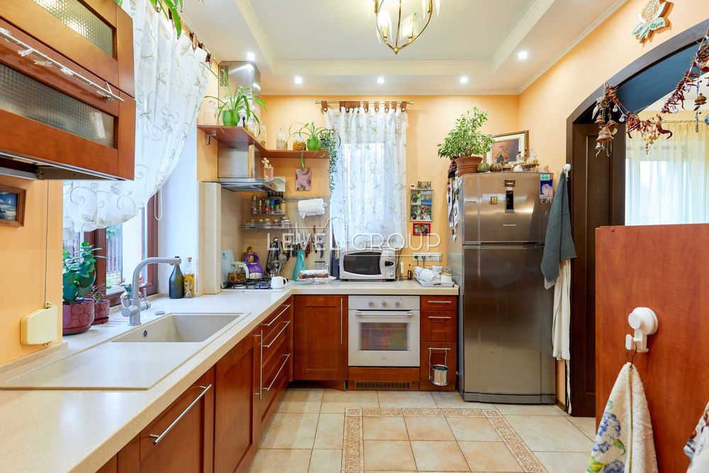 Будинок 230 м² з ремонтом, банею та гаражем, Северинівка, 10 сот, Без%