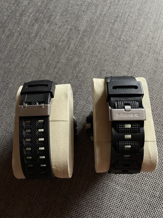 Продаються два годинника CASIO