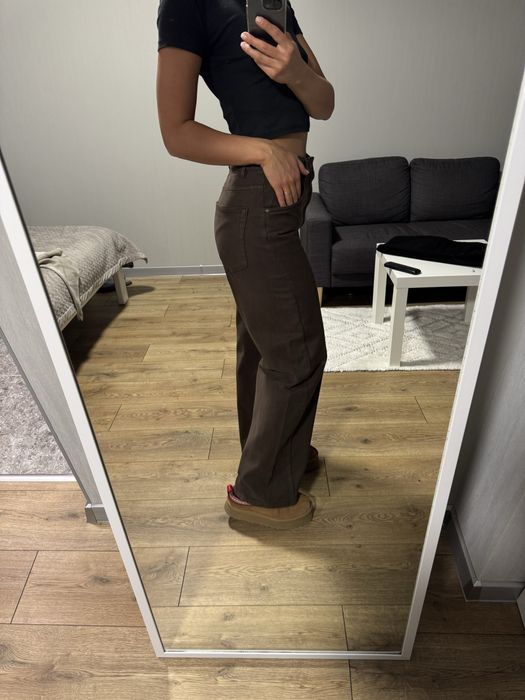 Трендові коричневі джинси Mango