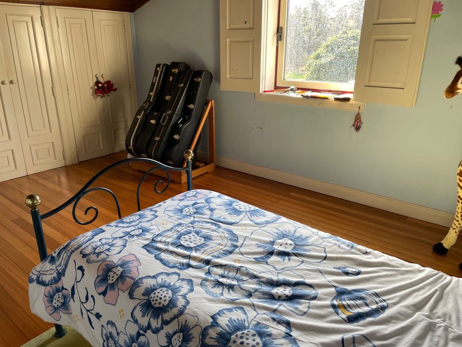 Cama de ferro de solteiro