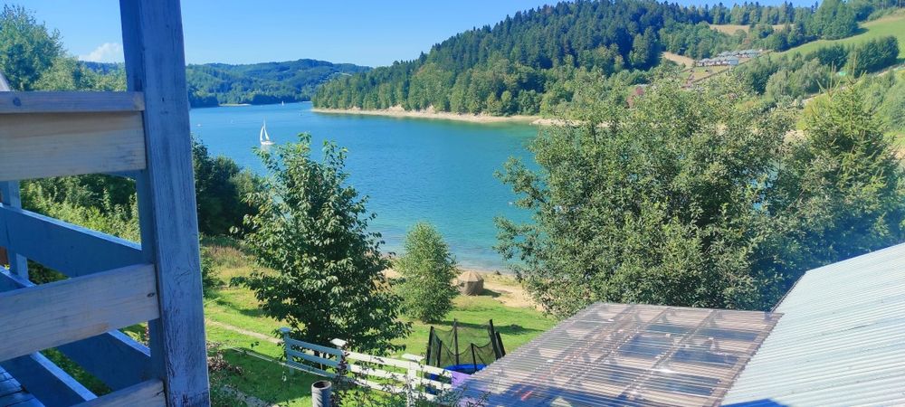 Domki blisko jeziora ,  wolny domek w Bieszczadach górach nad jeziorem