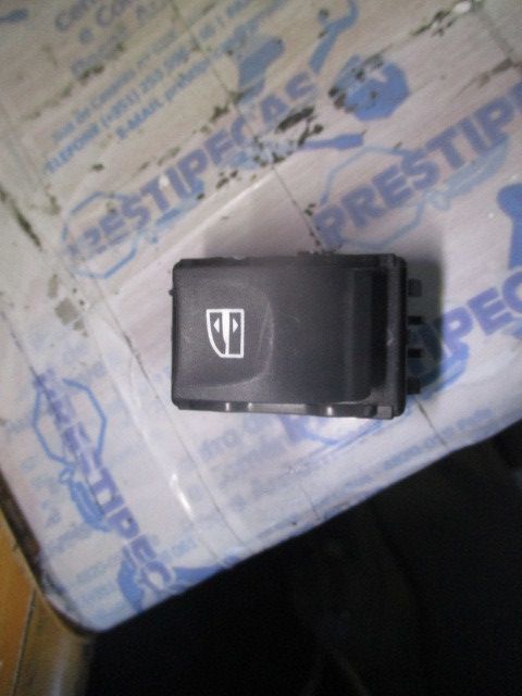 Comando / botão / interruptor vidros trás direito RENAULT Megane III (