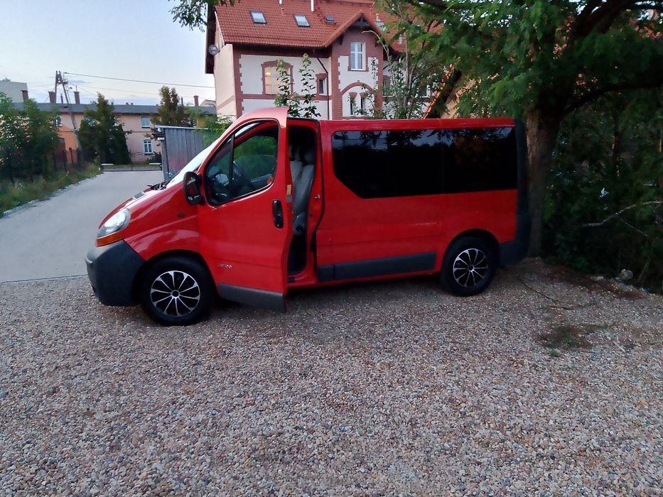 Renault Trafic 6 miejsc kamera cofania klima