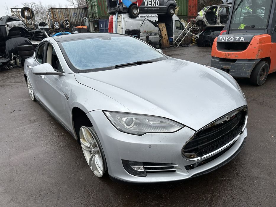 Розборка, Бампер Tesla Model S 85 дорест (задній привід)