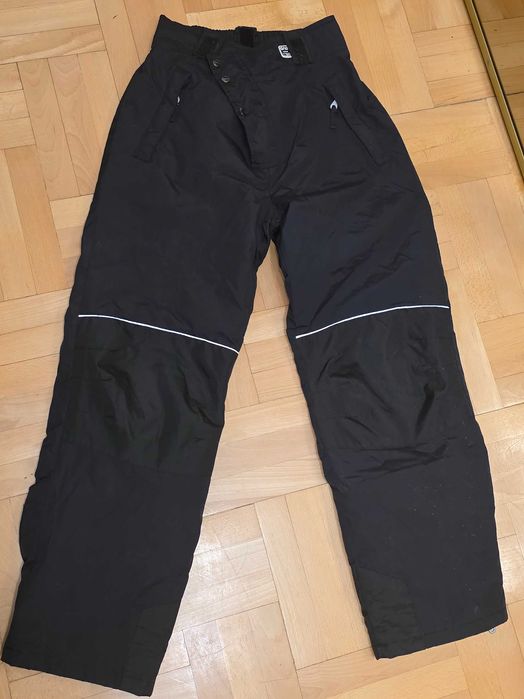 Czarne spodnie sportowe marki Protech Activewear Dynamics.