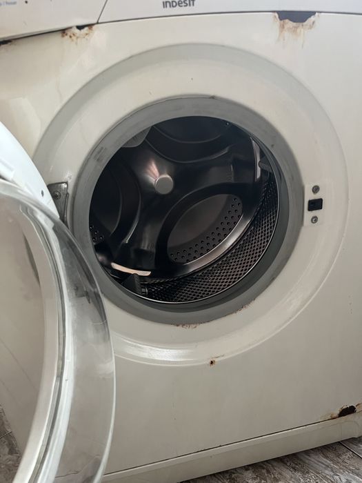 Пральна машина indesit, вузька