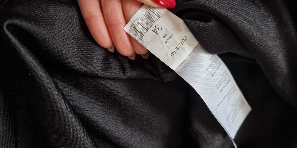 Piękna czarna, wyszczuplająca sukienka Cubus cekiny 34