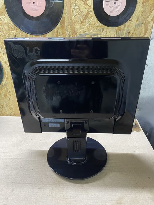 Продам монитор LG 19