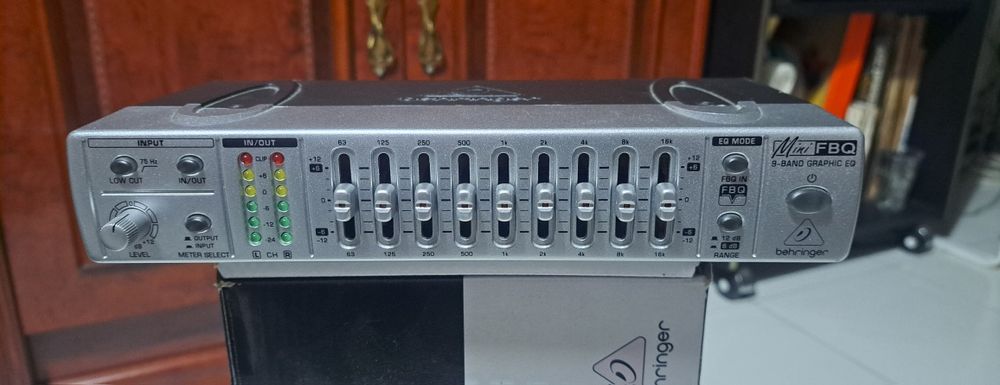 Vendo EQ Behringer Mini FBQ800