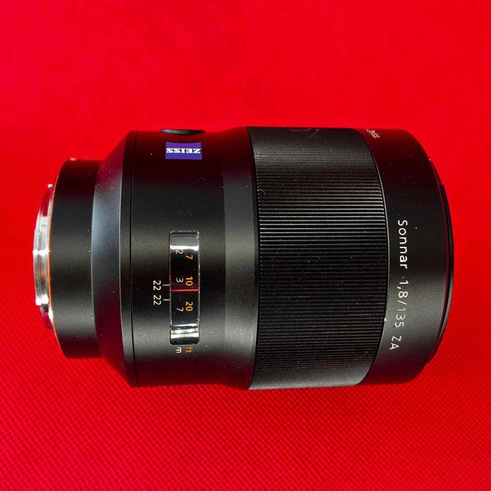 Sony 135/1.8 ZA Carl Zeiss Sonnar T* SAL135F18Z.mocowanie Sony A