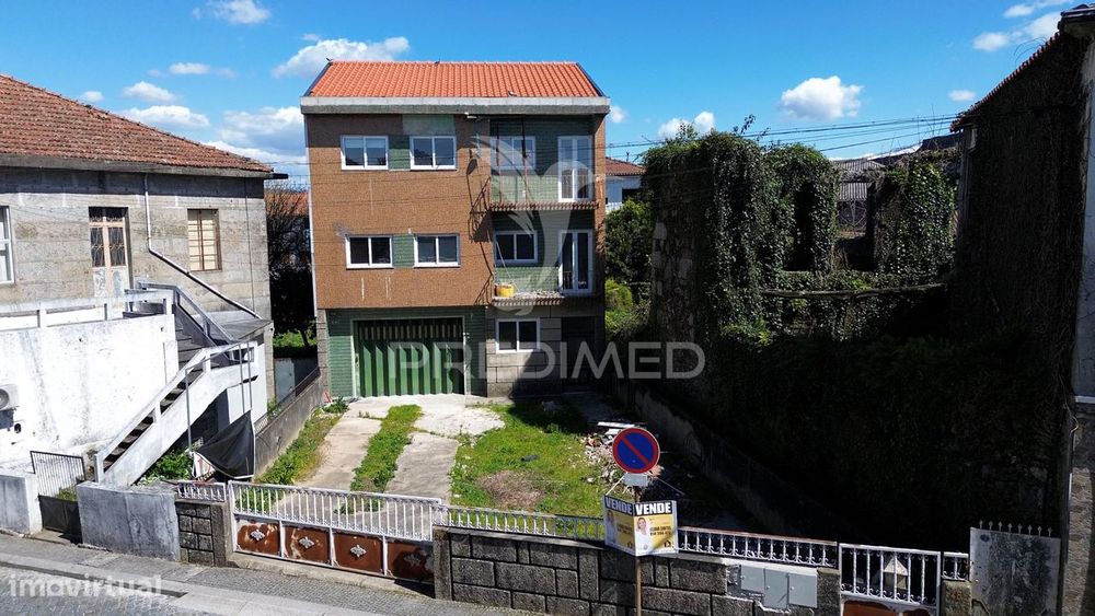 Moradia T3 +3 no centro da Lixa