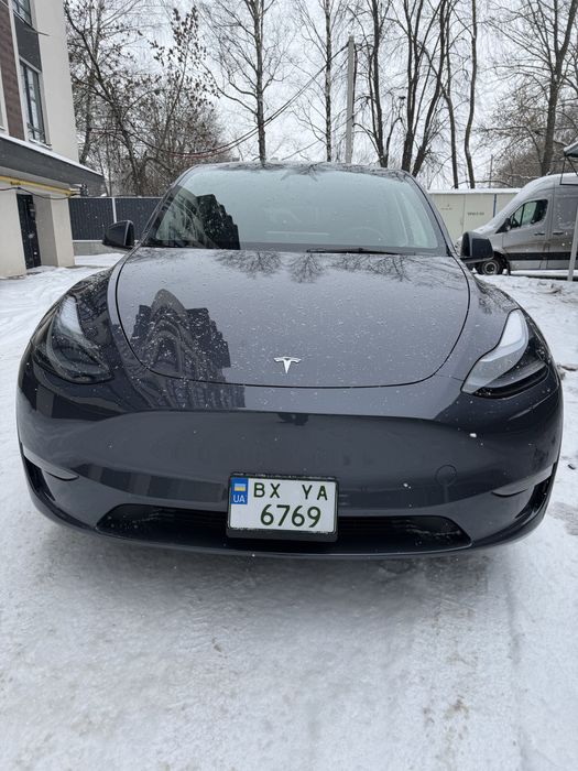 Tesla Model Y Long Range AWD, 7 місць