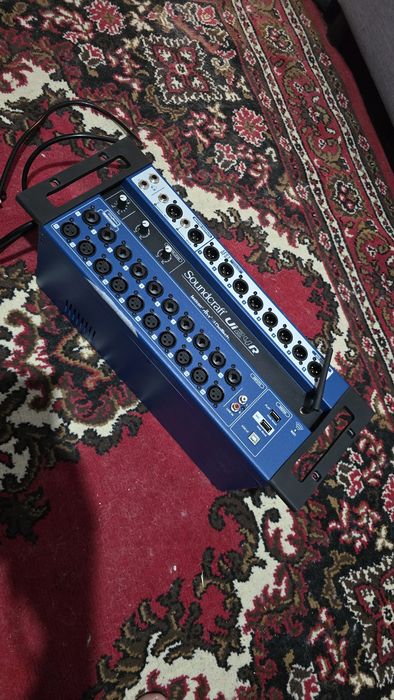 Soundcraft Ui24R — como nova