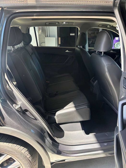Volkswagen Tiguan      2022