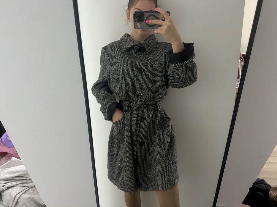 Płaszczyk dłuższy z paskiem