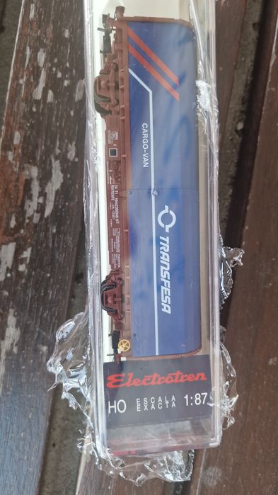 Locomotivas novas em caixa  ler texto.