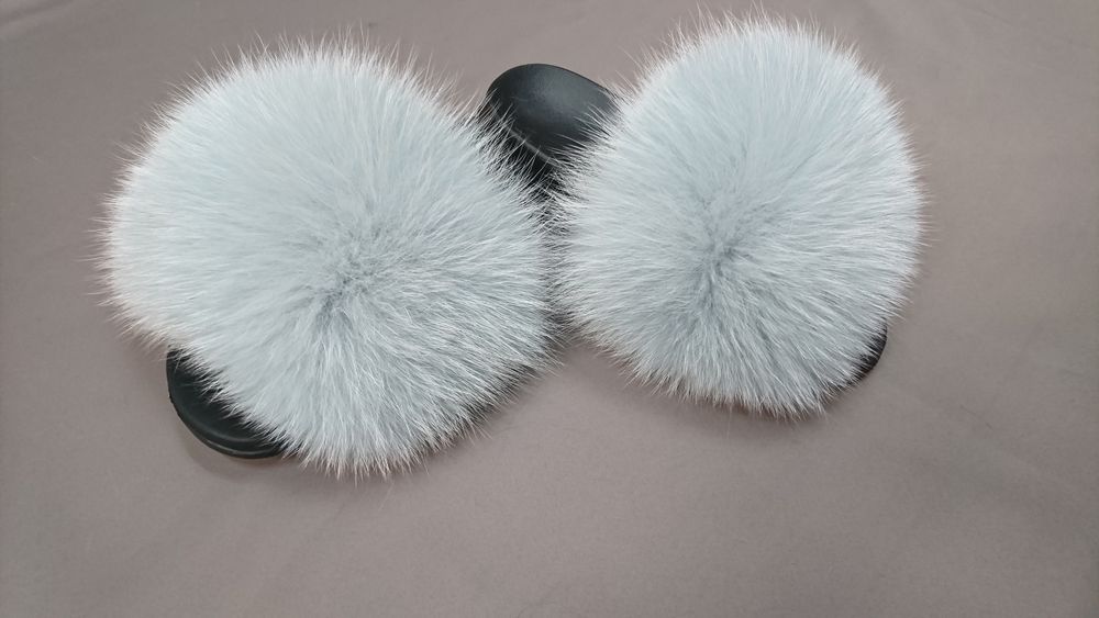 Klapki z futra błękitna laguna