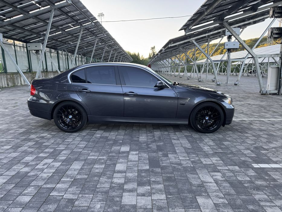 Продам BMW e90  2005