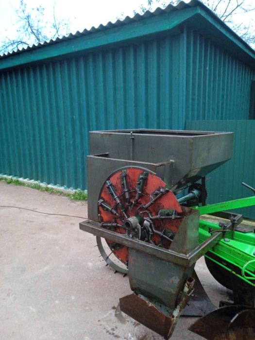 Картоплесажалка.