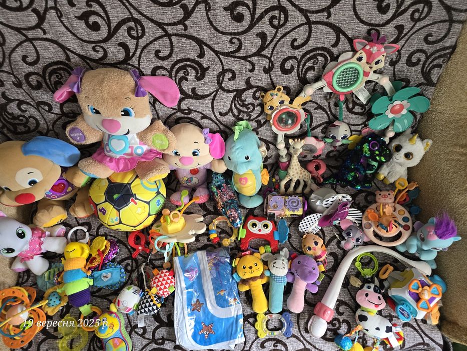 Бутилочки,іграшки і всякі дрібнички