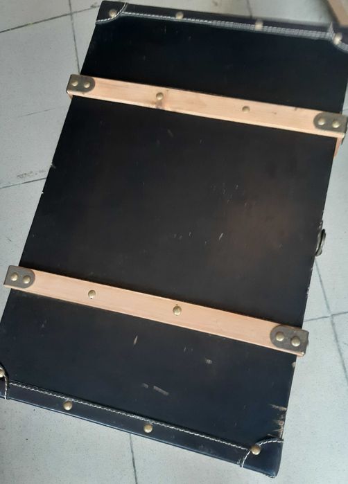 Belíssimo Baú em Madeira