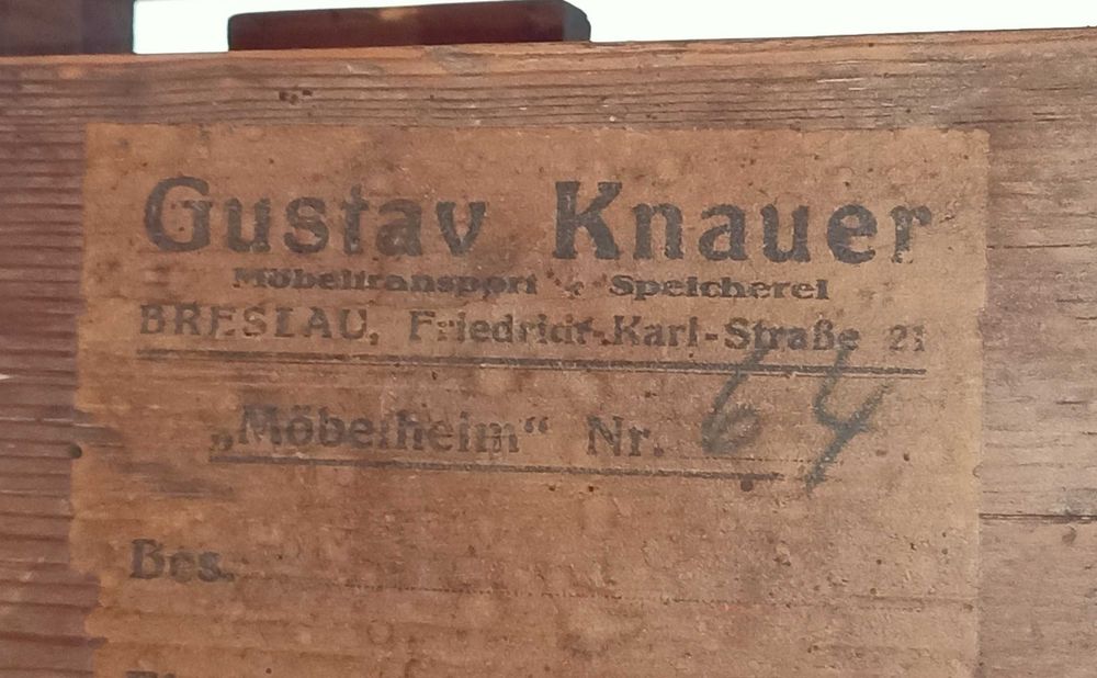 Stary stół eklektyczny z etykietą,rozkładany na 12 osób.