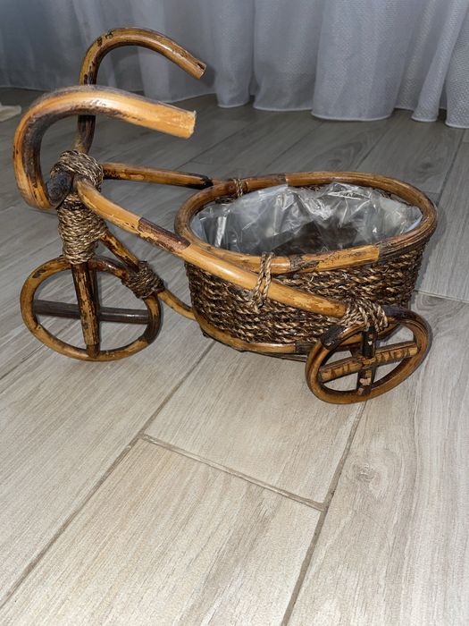 Квітковий кошик велосипед.Декор